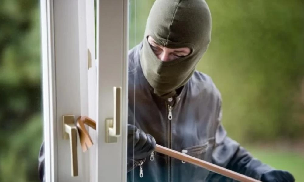 Λαμία: Πήγαν για διάρρηξη και εγκλωβίστηκαν στο μπαλκόνι τρεις ανήλικοι Ρομά
